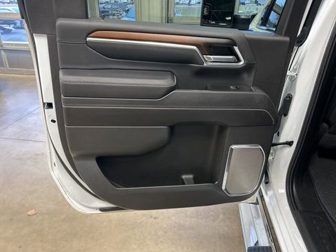 Used 2025 GMC Sierra 3500 Denali w/ Denali Reserve Package image 32