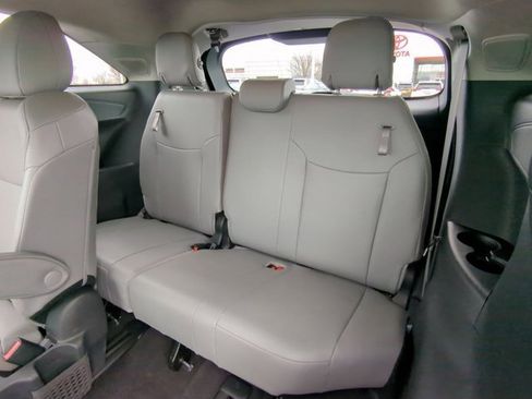 Used 2025 Toyota Sienna XLE image 17