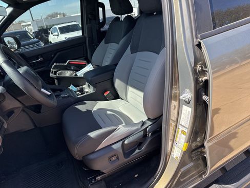 Used 2025 Toyota Tacoma TRD Sport image 13