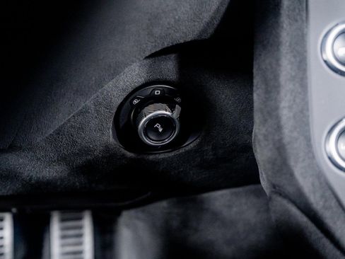 Used 2024 McLaren 750S Spider image 46