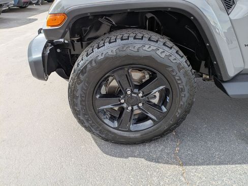 Used 2023 Jeep Wrangler Unlimited Sahara AWD/4WD image 11