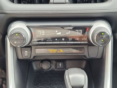 Used 2022 Toyota RAV4 LE AWD/4WD image 13