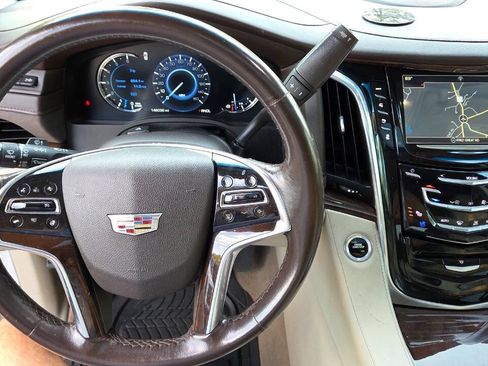Used 2017 Cadillac Escalade Luxury AWD/4WD image 59