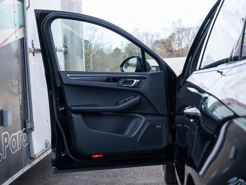 New 2026 Porsche Macan image 20