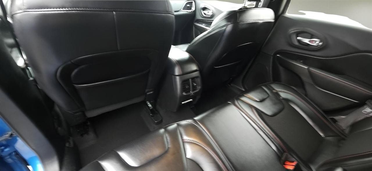 Used 2020 Jeep Cherokee Trailhawk w/ Comfort/Convenience Group AWD/4WD image 20