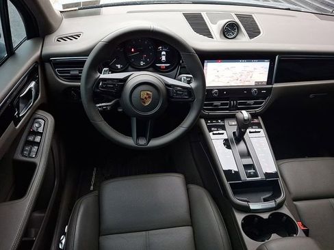 Certified 2023 Porsche Macan image 17