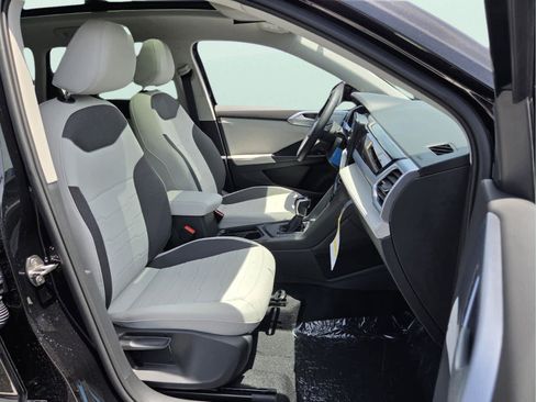 New 2026 Volkswagen Taos SE FWD image 17