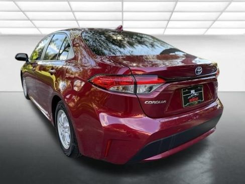 Used 2022 Toyota Corolla LE w/ Premium Interior Package FWD image 3