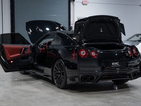 Used 2021 Nissan GT-R Premium AWD/4WD image 33