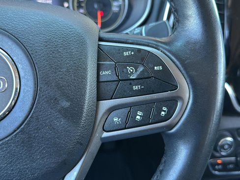 Used 2019 Jeep Cherokee Overland w/ Technology Group image 27