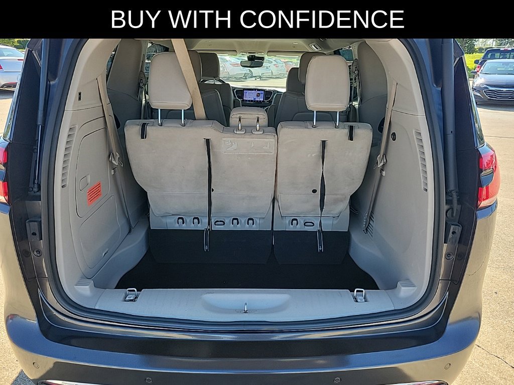 Used 2021 Chrysler Pacifica Touring-L FWD image 6