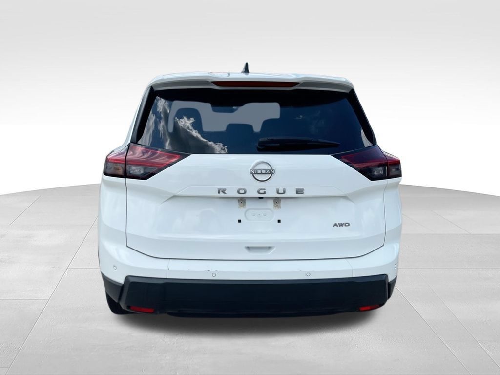 Used 2024 Nissan Rogue S AWD/4WD image 7