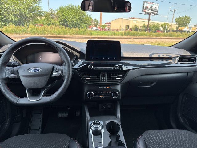 Used 2025 Ford Escape ST-Line FWD image 13