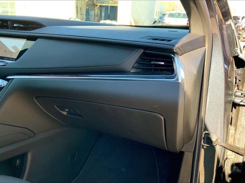 Used 2021 Cadillac XT5 Premium Luxury image 17