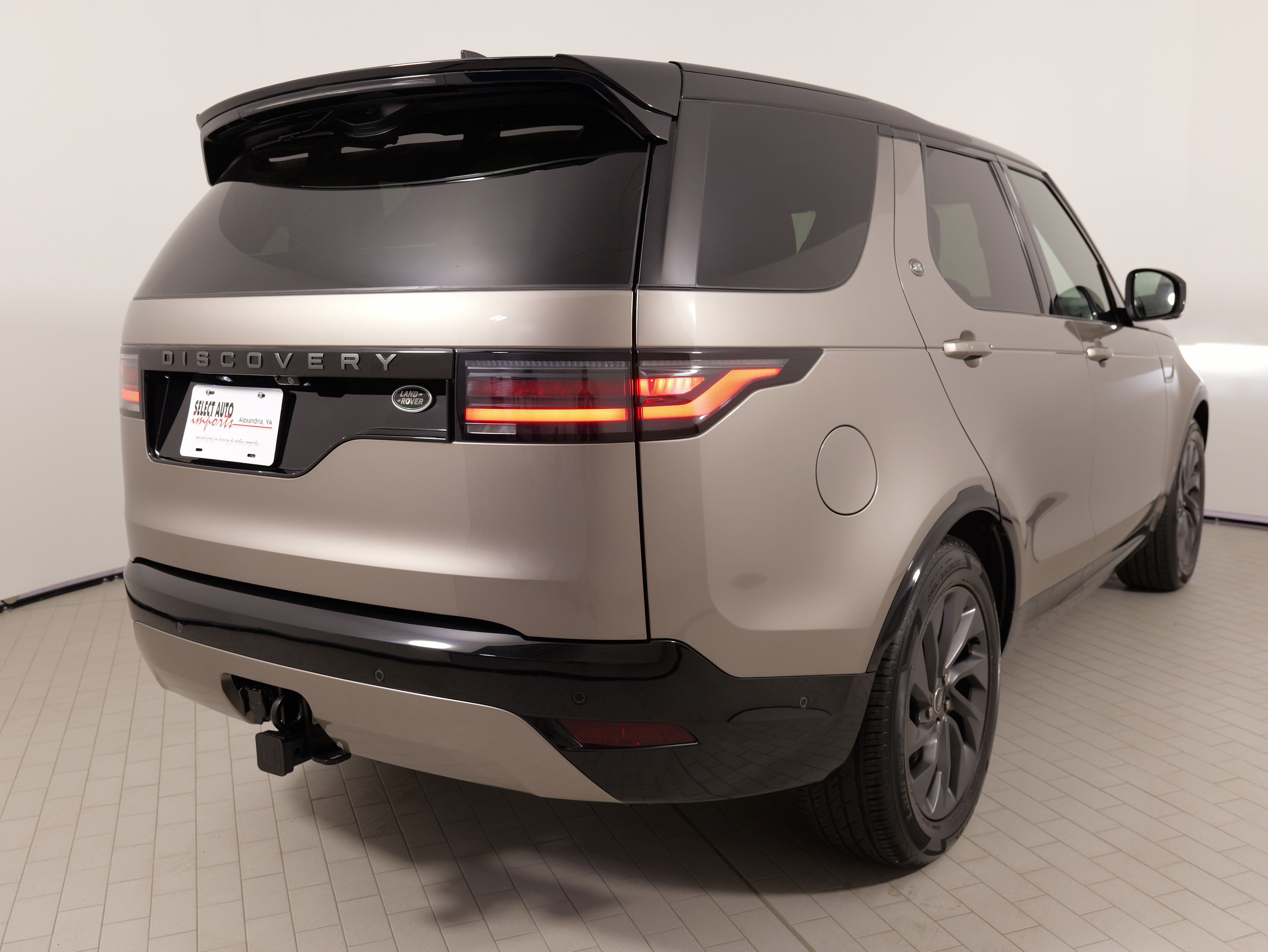 Used 2023 Land Rover Discovery S R-Dynamic AWD/4WD image 13