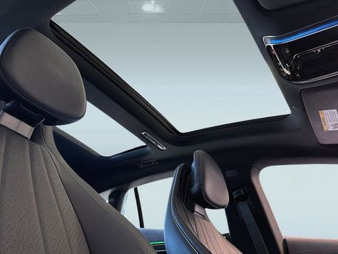 Used 2022 Mercedes-Benz EQS 580 4MATIC Sedan image 9