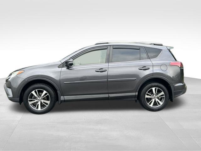 Used 2017 Toyota RAV4 XLE AWD/4WD image 2