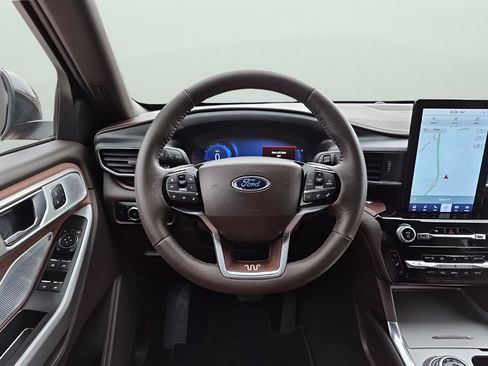 Used 2024 Ford Explorer King Ranch w/ Technology Package image 24