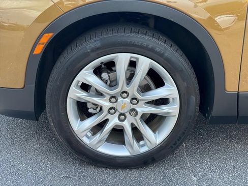 Used 2020 Chevrolet Blazer LT w/ Sound & Technology Package FWD image 9