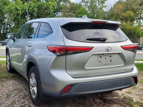 Used 2020 Toyota Highlander LE AWD/4WD image 11