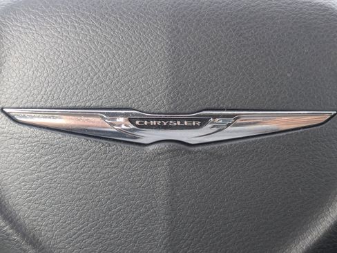 Used 2024 Chrysler Pacifica Touring FWD image 32