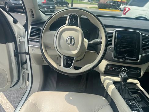 Used 2020 Volvo XC90 T5 Momentum w/ Protection Package Premier FWD image 13