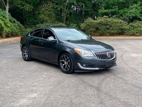 Used 2017 Buick Regal Sport Touring FWD image 3