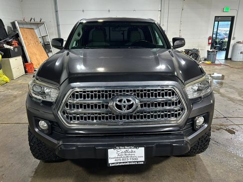 Used 2016 Toyota Tacoma SR5 image 2