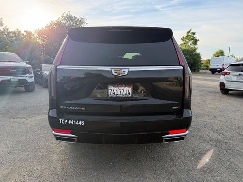 Used 2023 Cadillac Escalade ESV Premium Luxury image 4