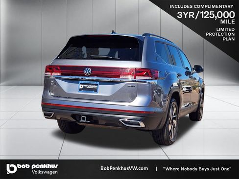 Used 2025 Volkswagen Atlas SE image 25