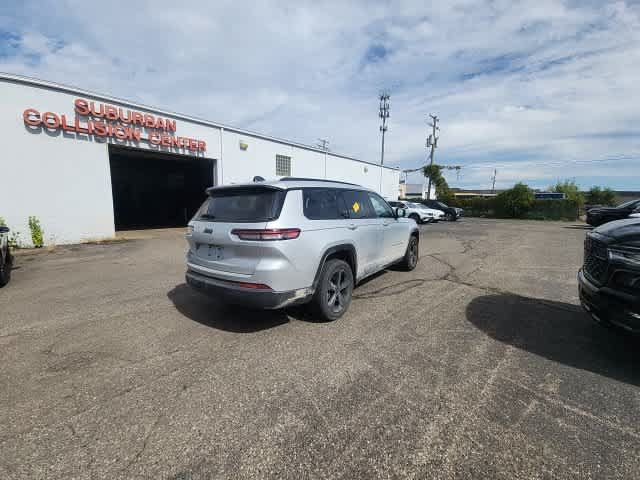 Used 2024 Jeep Grand Cherokee L Altitude AWD/4WD image 13