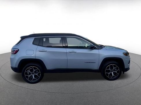 Used 2025 Jeep Compass Limited AWD/4WD image 16