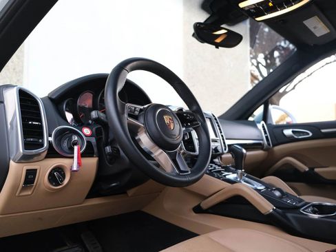 Used 2016 Porsche Cayenne image 21