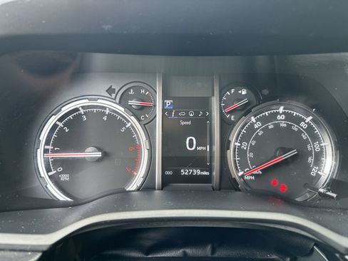 Used 2023 Toyota 4Runner TRD Off-Road Premium w/ Moonroof Package AWD/4WD image 10