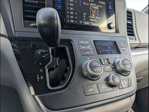 Used 2016 Toyota Sienna LE image 13