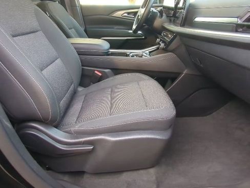 Certified 2025 Chevrolet Traverse LT image 22