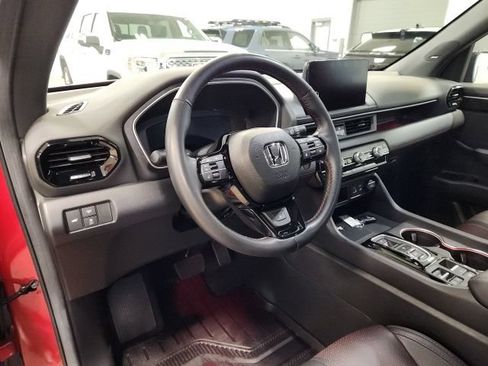 Certified 2025 Honda Pilot Black Edition image 12