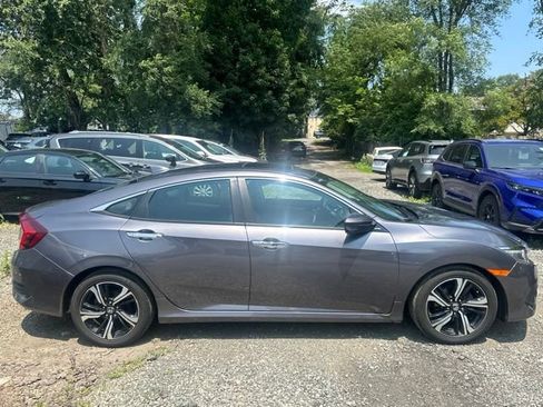 Used 2017 Honda Civic Touring image 4