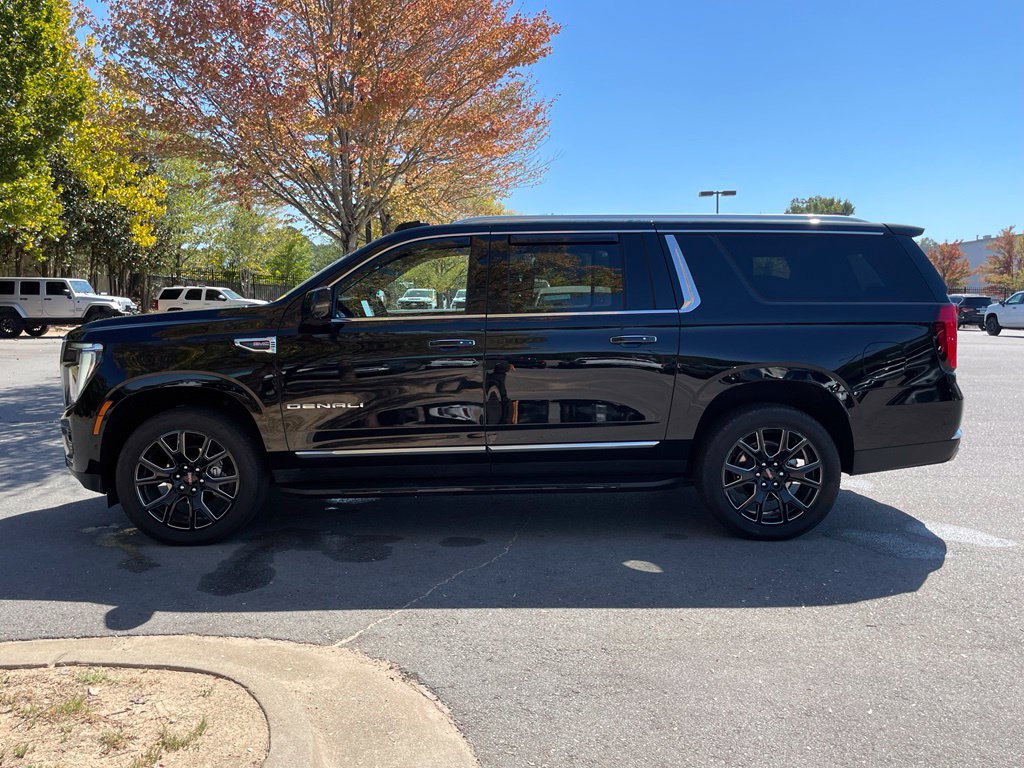 Used 2025 GMC Yukon XL Denali w/ Advanced Technology Package AWD/4WD image 4