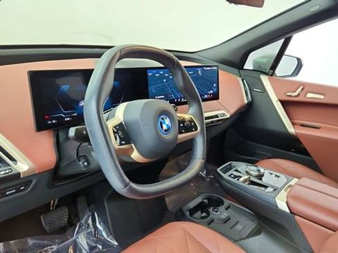 Used 2024 BMW iX xDrive50 w/ Premium Package AWD/4WD image 18
