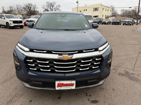 Used 2025 Chevrolet Equinox LT w/ Safety and Technology Package image 8