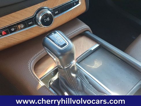 Certified 2022 Volvo XC90 T6 Momentum w/ Advanced Package image 17