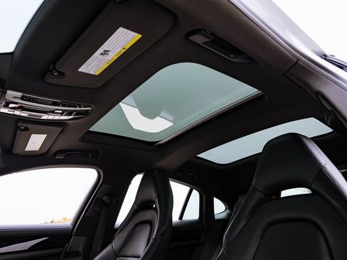 Used 2018 Porsche Panamera 4 image 21