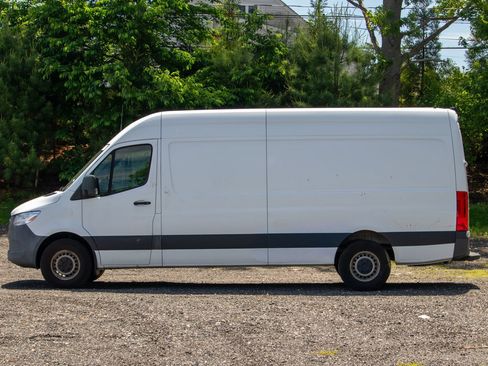 Used 2021 Mercedes-Benz Sprinter 2500 image 4