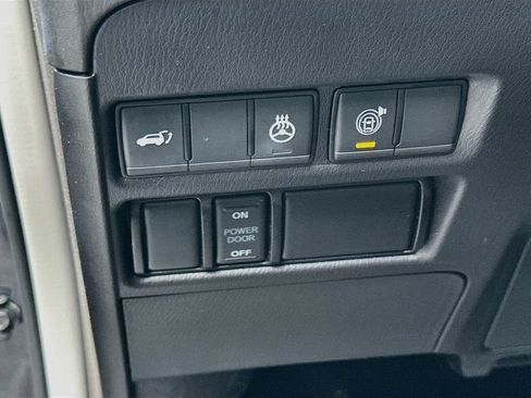Used 2023 Nissan Armada SL w/ Captain's Chairs Package AWD/4WD image 10