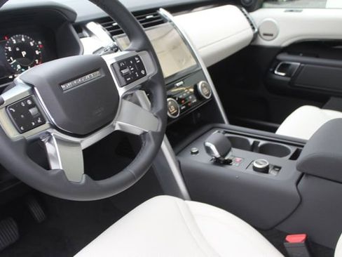 New 2025 Land Rover Discovery S image 11