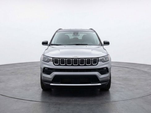 Used 2025 Jeep Compass Limited AWD/4WD image 2