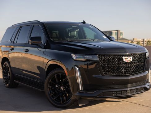 Used 2021 Cadillac Escalade Sport Platinum w/ Heavy-Duty Trailer Package image 10