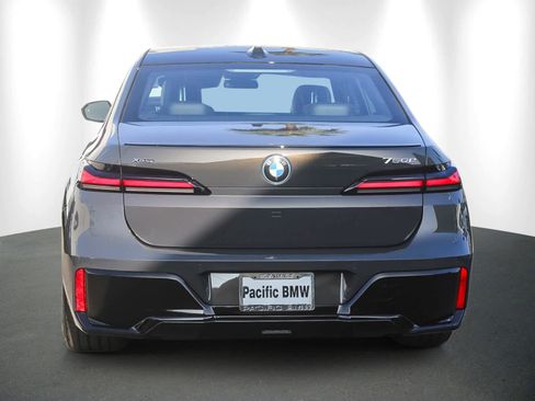 Used 2025 BMW 750e xDrive w/ Premium Package image 5