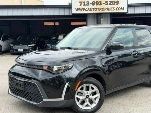 Used 2023 Kia Soul LX w/ LX Technology Package FWD image 25